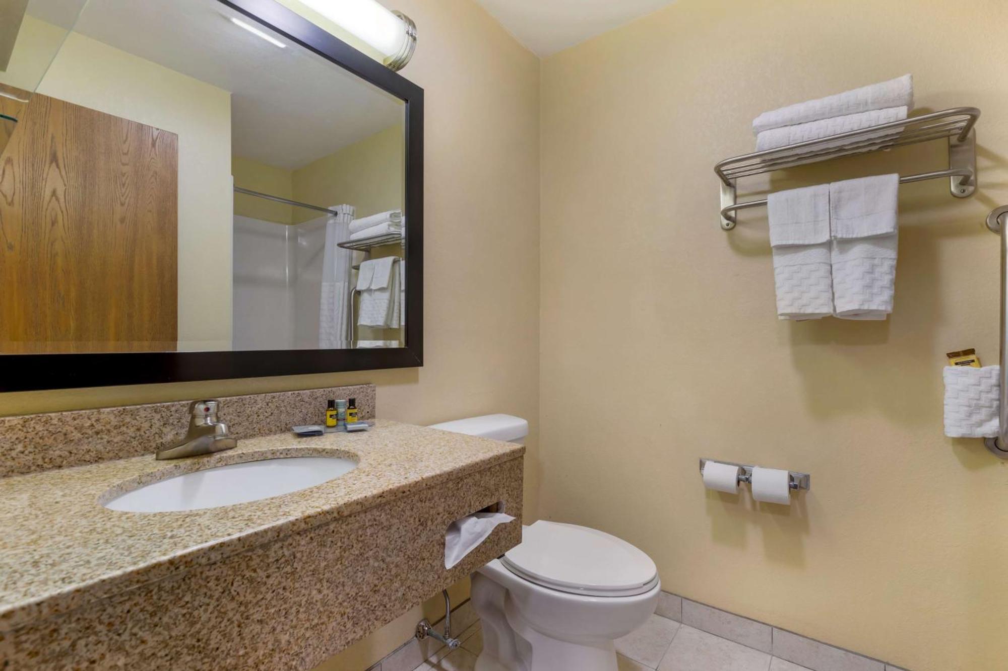 Best Western Plus Altoona Inn מראה חיצוני תמונה