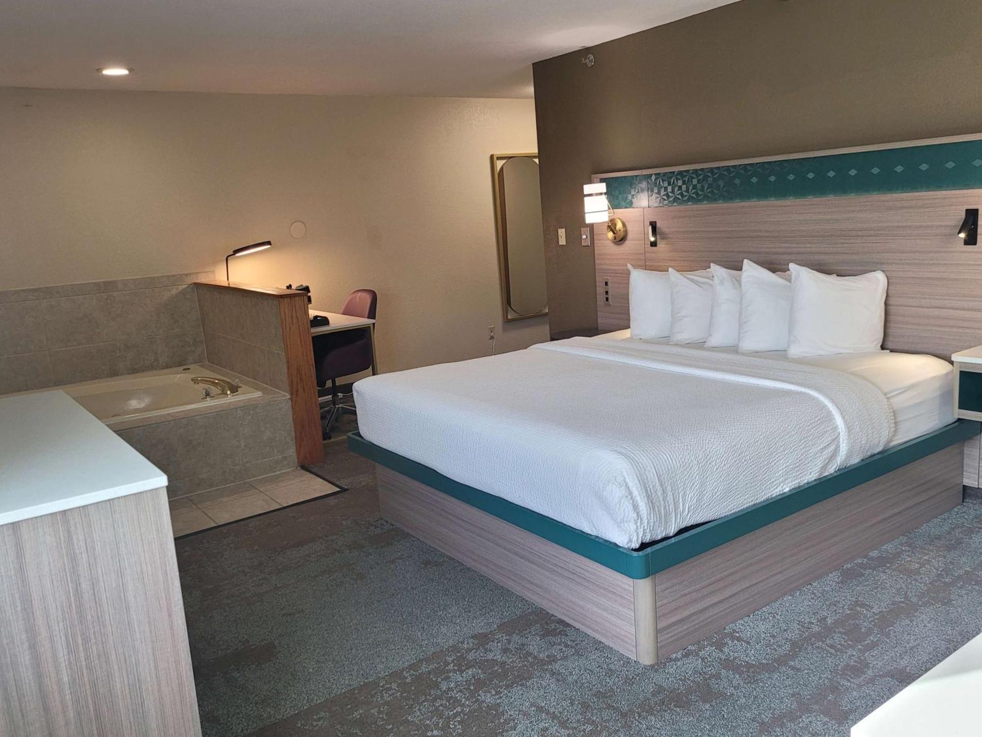 Best Western Plus Altoona Inn מראה חיצוני תמונה